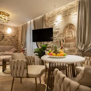 https://luxury-apartments-lilly.splithotels.org